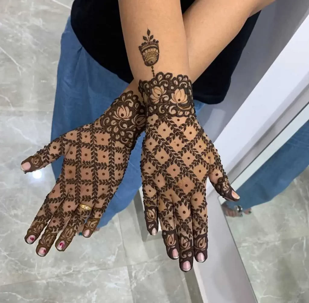 Stylish Arabic Back Hand Mehndi Design