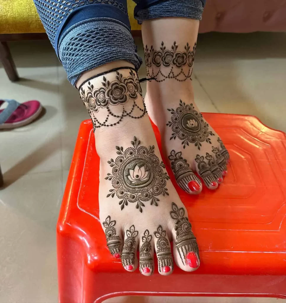 Circle Mehndi Designs for Foot