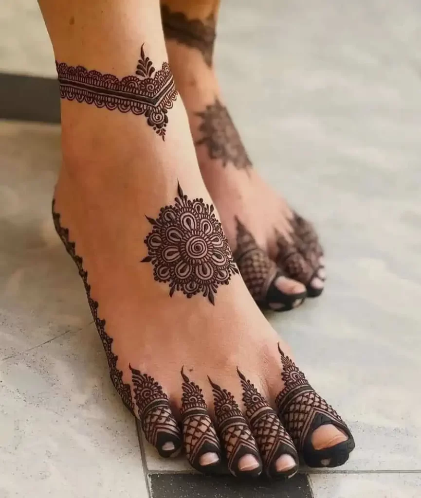 Stylish Mehndi Design for Leg